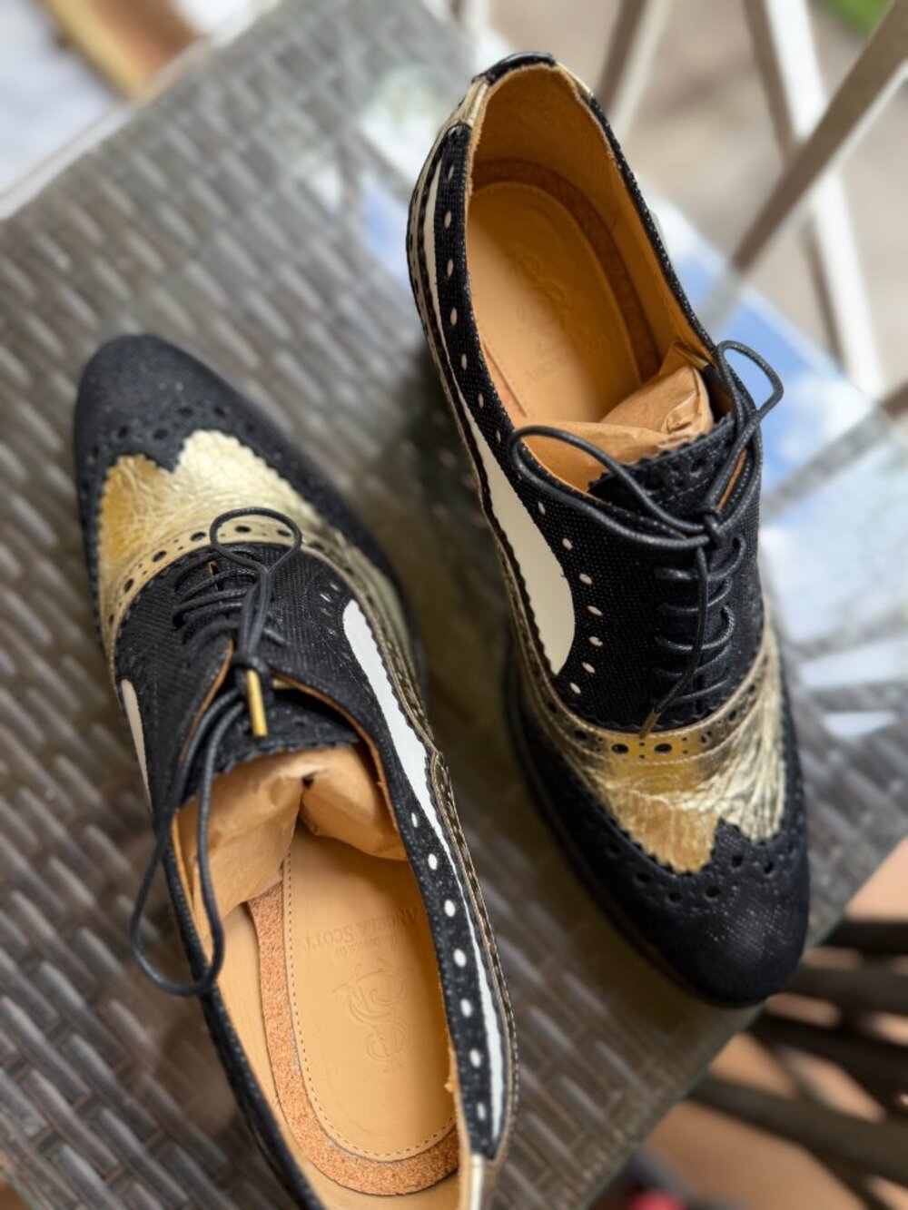 The Office of Angela Scott Tricolor Wingtip Oxford Heels Size 7.5 - Picture 4 of 6